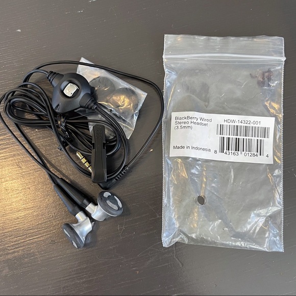 Blackberry Wired Headset NWT - Picture 2 of 3